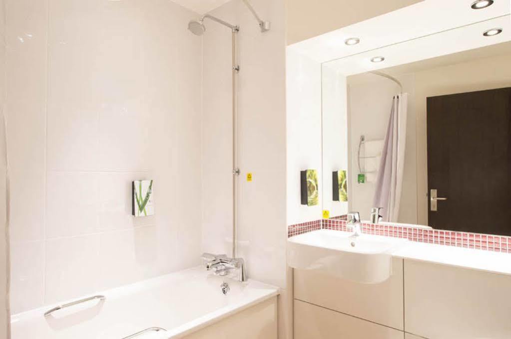 Premier Inn Premier Inn York South West Extérieur photo